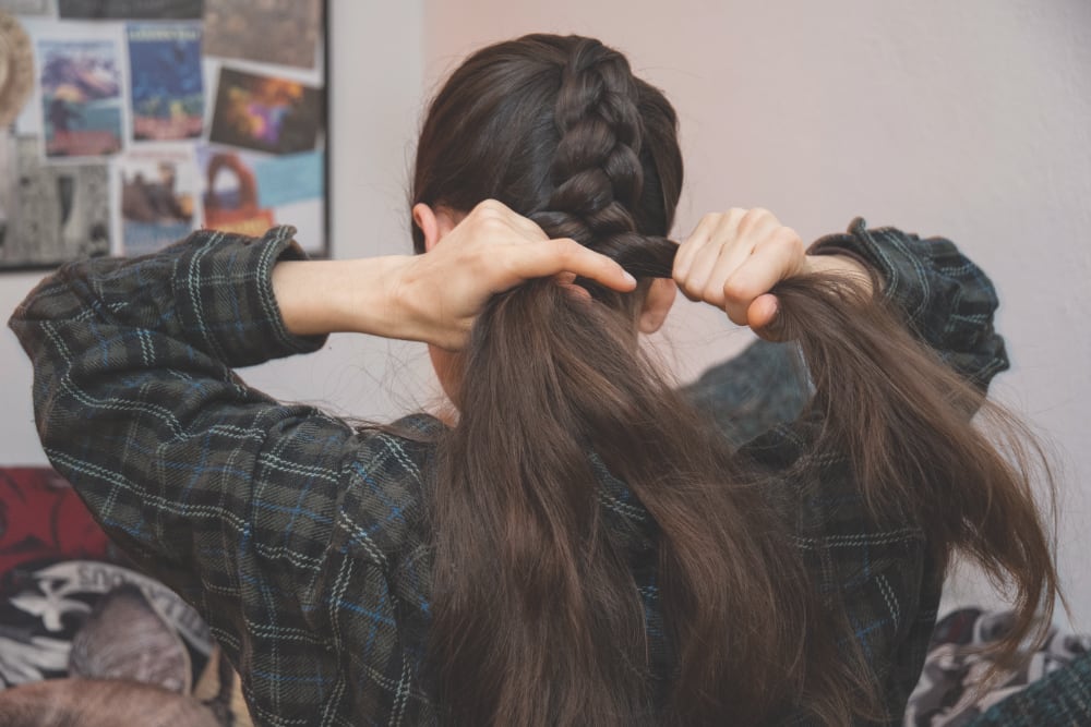 Aria Mia braids her hair