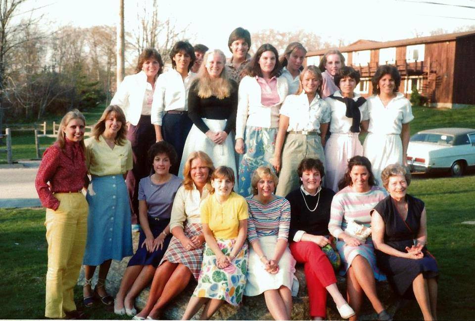 A group of sorority sisters posing in fraternity circle