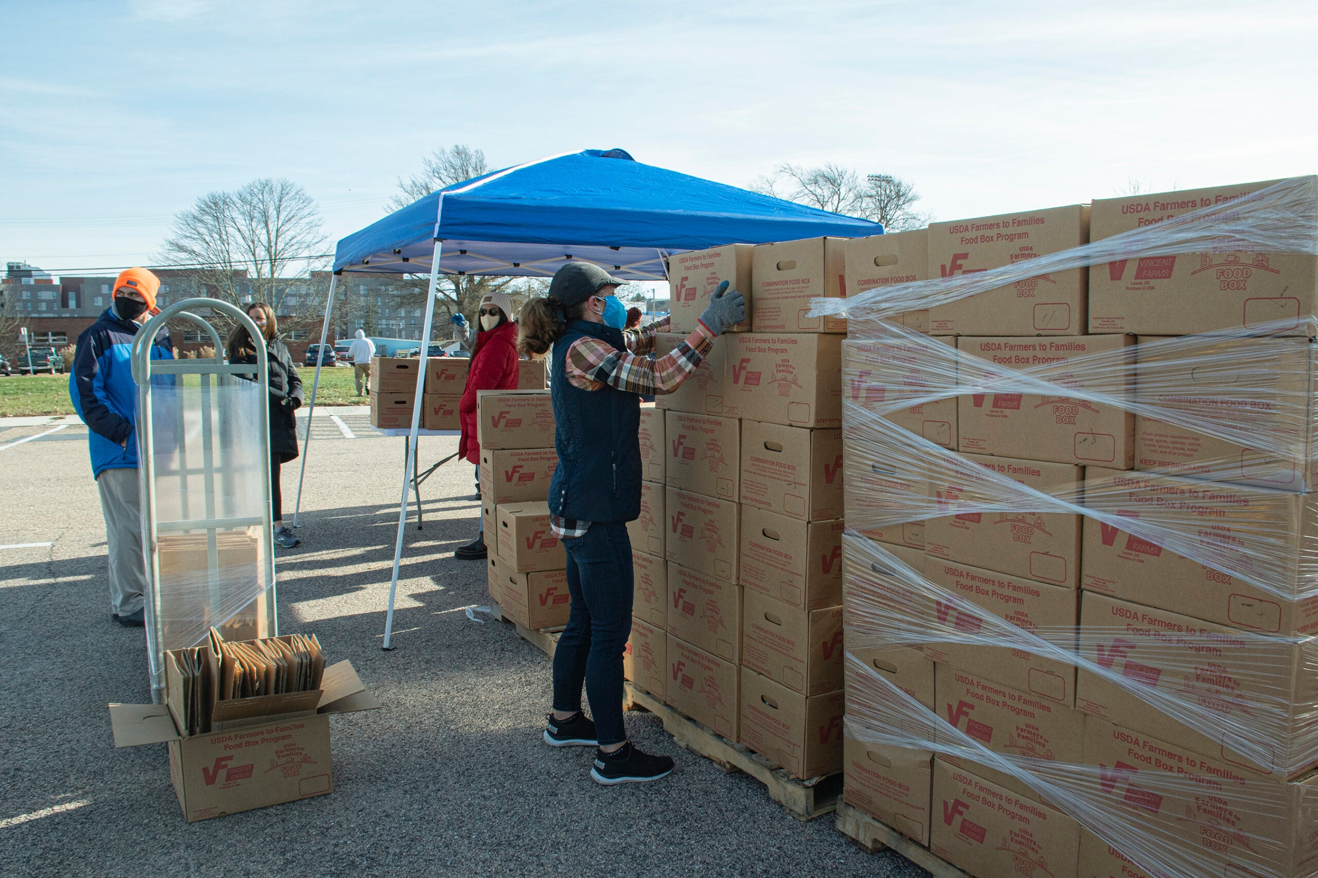 URI students and staff distribute USDA Farmers to Families food boxes