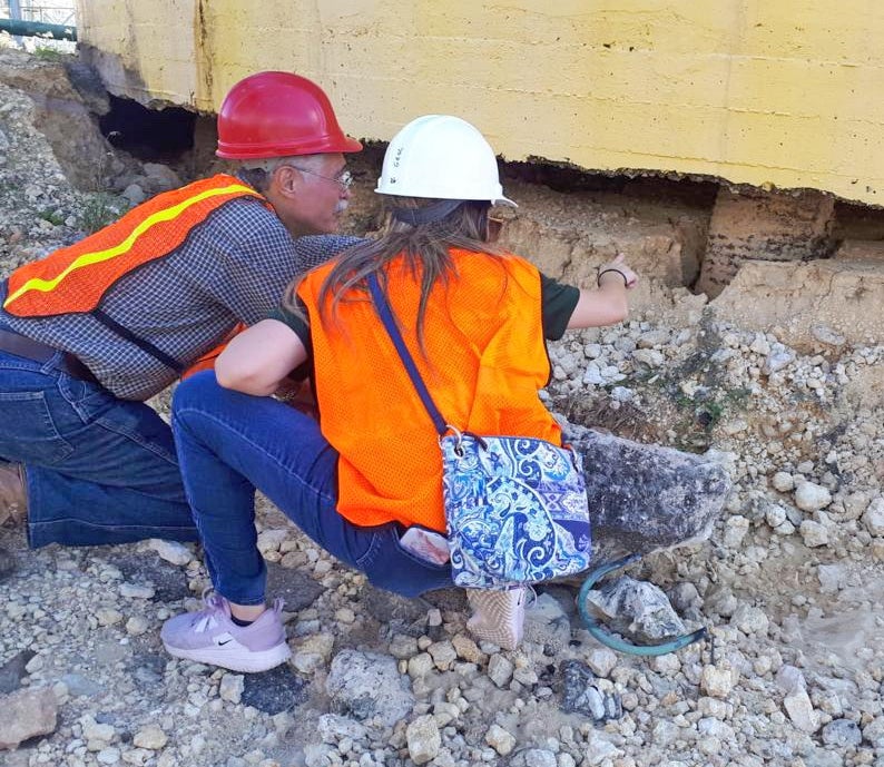 Alesandra Morales-Vélez checks out the damage to a building