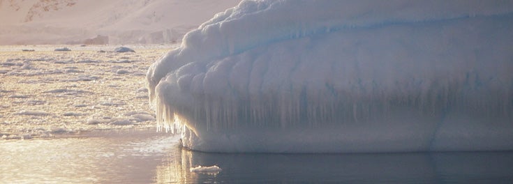 Captains (b)log: Voyage to Antarctica/ Iceberg in the waters of Antarctica