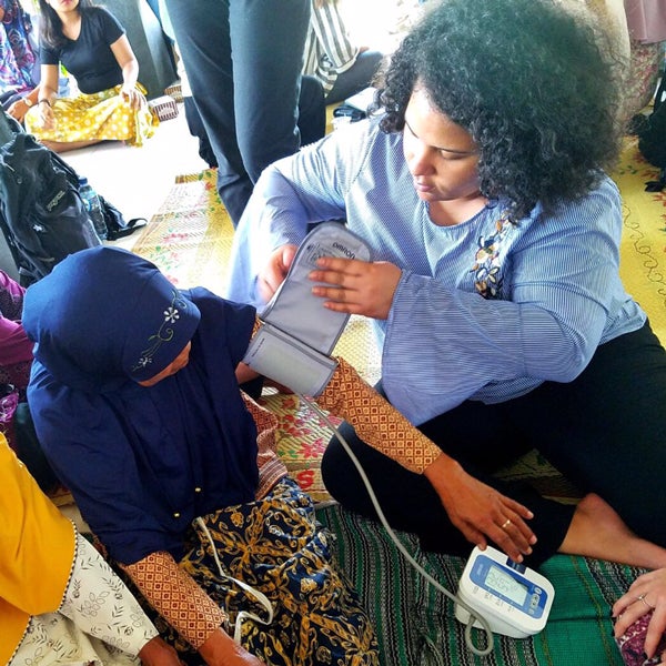 Emely Baez at a health clinic in Indonesia during J Term.