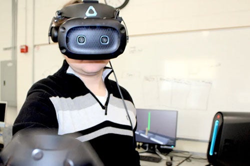 Student in Virtual Reality lab